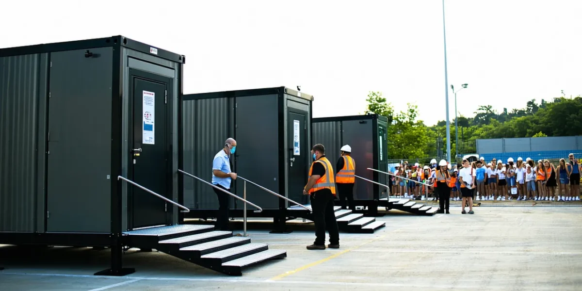 Location de sanitaires préfabriqués : une solution clé en main pour les professionnels et les collectivités