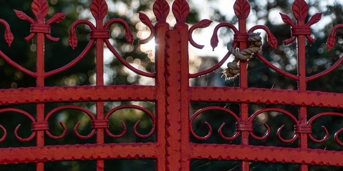 gate-8250308_1280 (1)
